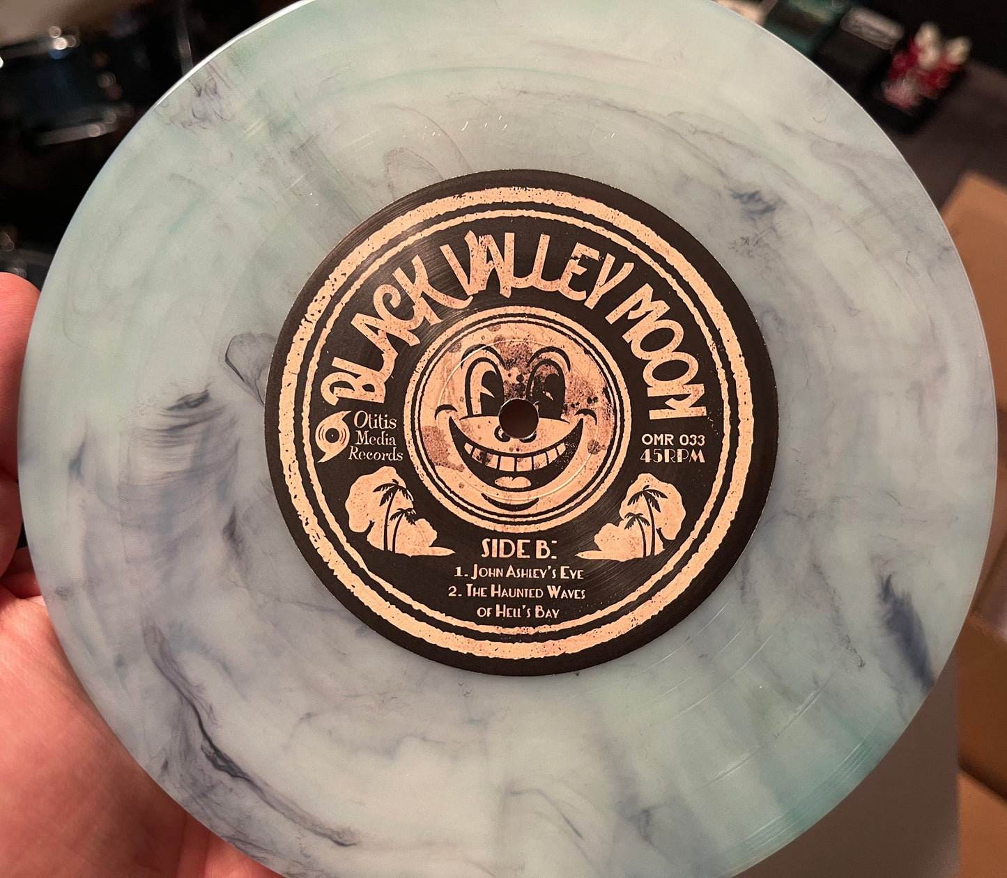 OMR-033 BLACK VALLEY MOON “Spectral Melodies” 7 inch Vinyl Record (Random Color)