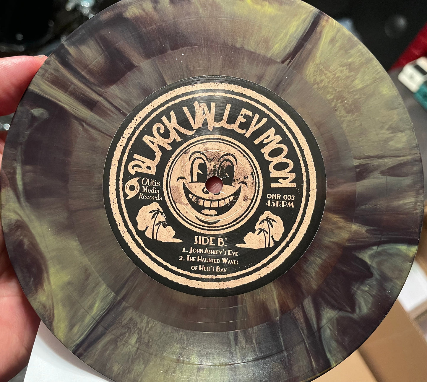 OMR-033 BLACK VALLEY MOON “Spectral Melodies” 7 inch Vinyl Record (Random Color)