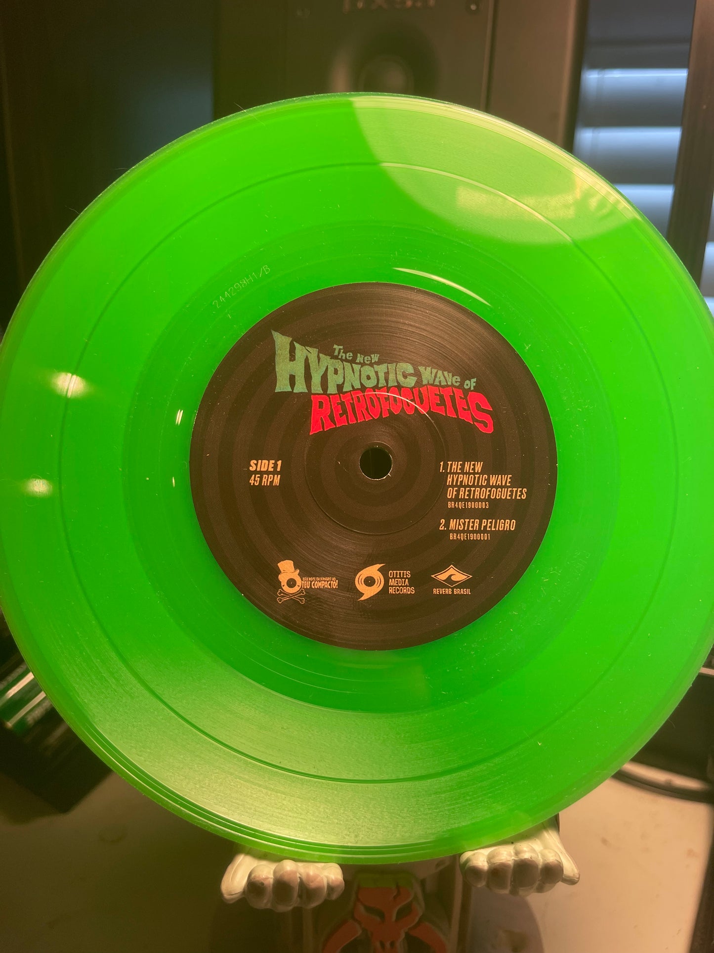 OMR-070 The New Hypnotic Wave of Retrofoguetes” 7” EP (Colored Vinyl)